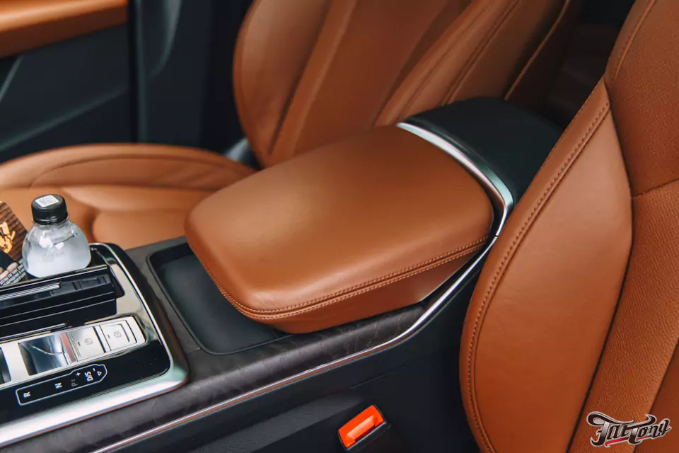 Оклеили Audi Q8 серым матовым полиуретаном, установили усиленные тормозные диски и колодки, окрасили суппорта, сделали антихром, произвели комплекс детейлинг-услуг